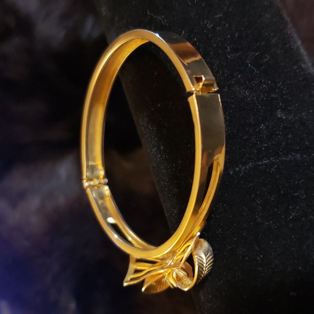 Victorian Revival Gold Plated Hinged Bracelet with Bow and Cultured Pearl - Picture 4 of 7